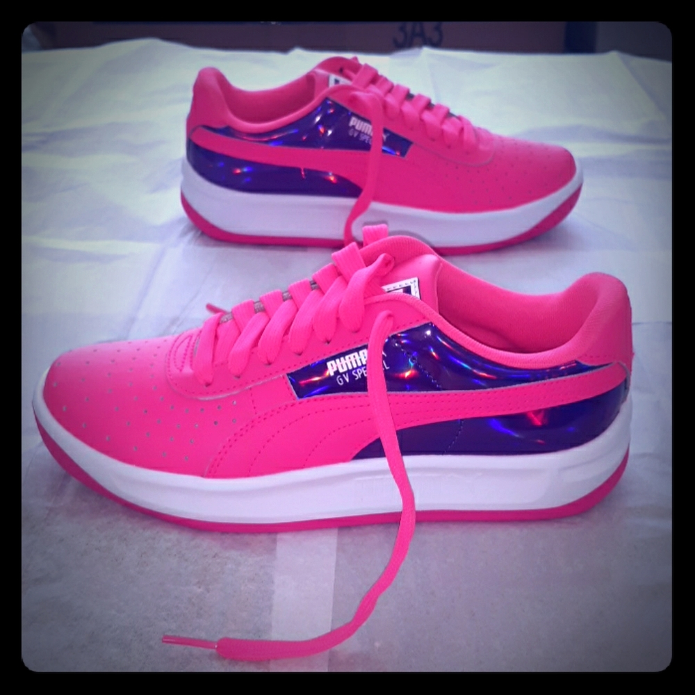 Puma Sneakers 5.5Y equals Women 7